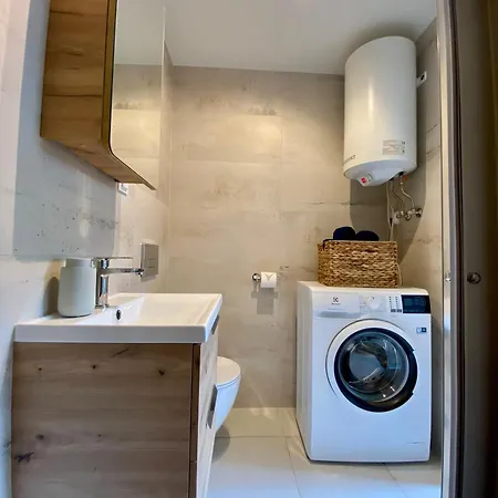 Krysztalowa 47/7 *